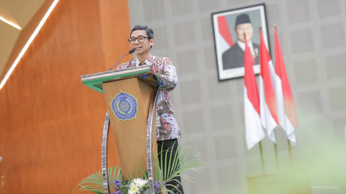 Wamen KKP Prof. Dr. Irwan Meilano, S.T., M.Sc., saat menghadiri Sidang Senat Terbuka Upacara Hari Jadi ke-68 UMS