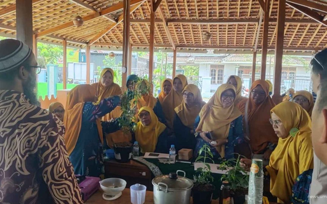 Edukasi Dosis dan Keamanan Obat Herbal, UMS Latih PCA Gatak Budidaya Sambiloto