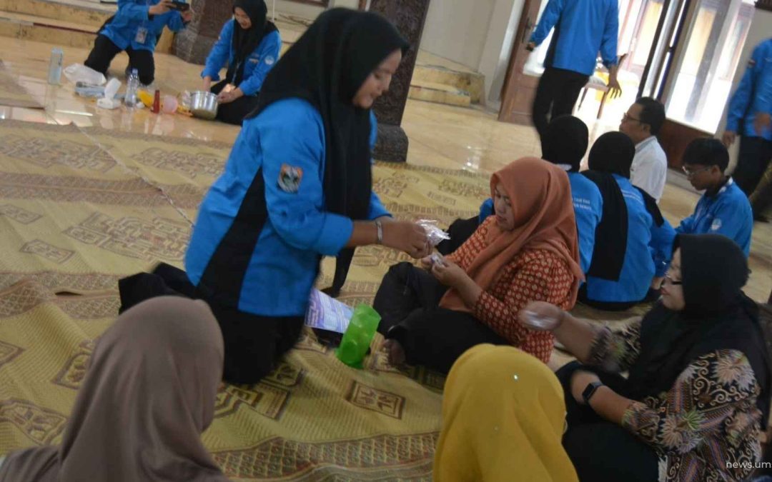 Inovasi Teknik Kimia UMS: Olah Limbah Tempurung Kelapa Jadi Usaha Rumahan
